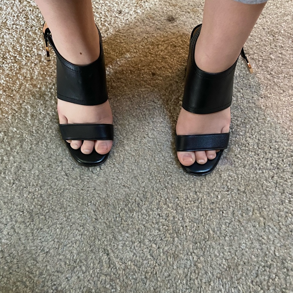 Selling For My Fianc. She Doesn’t Use Them. - image 2